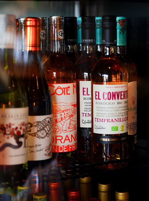 ワイン専門店がセレクトしたワインが楽しめます